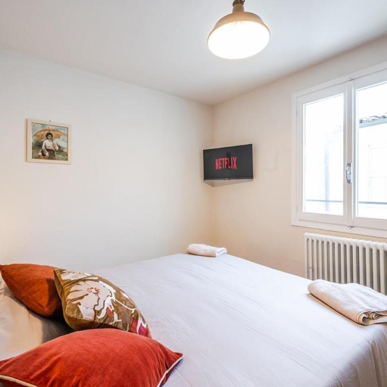 Refined penthouse in front of Osteria Francescana - Two-Bedroom Apartment - 6