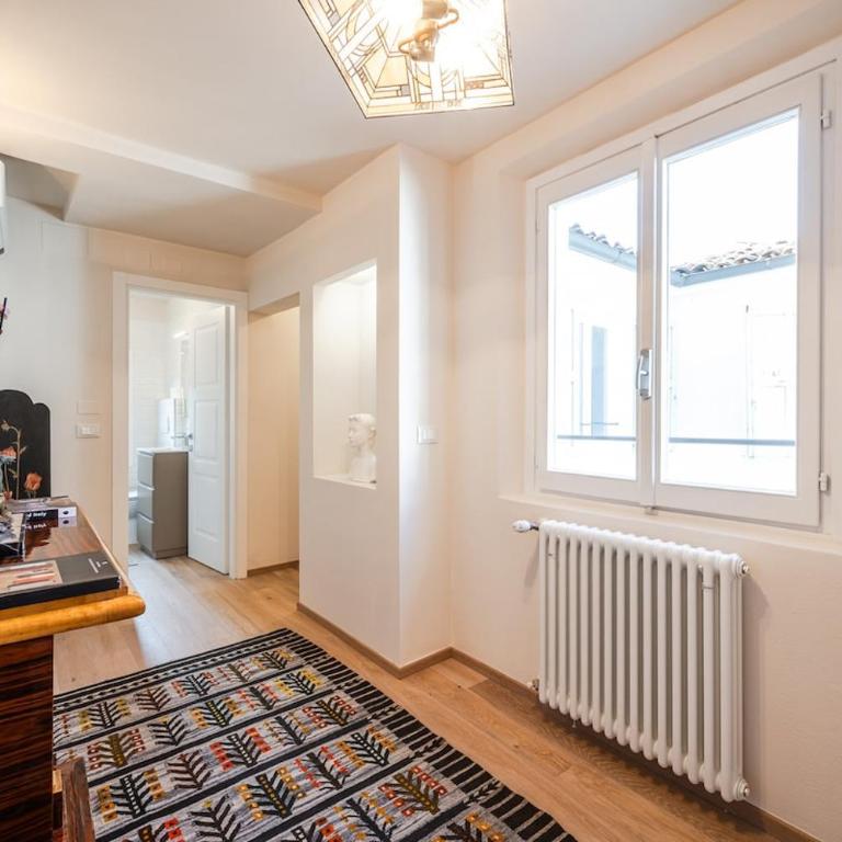 Refined penthouse in front of Osteria Francescana - Two-Bedroom Apartment - 11
