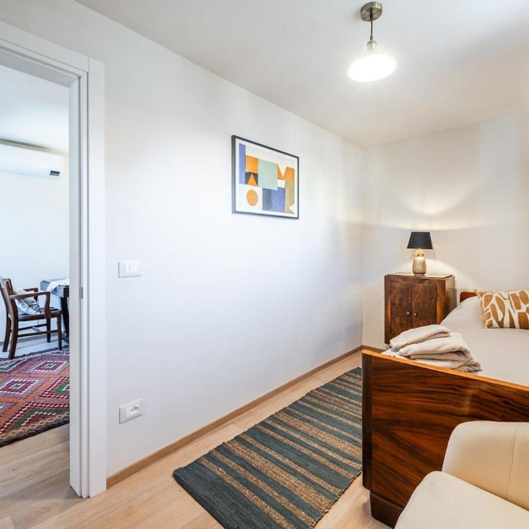 Refined penthouse in front of Osteria Francescana - Two-Bedroom Apartment - 14