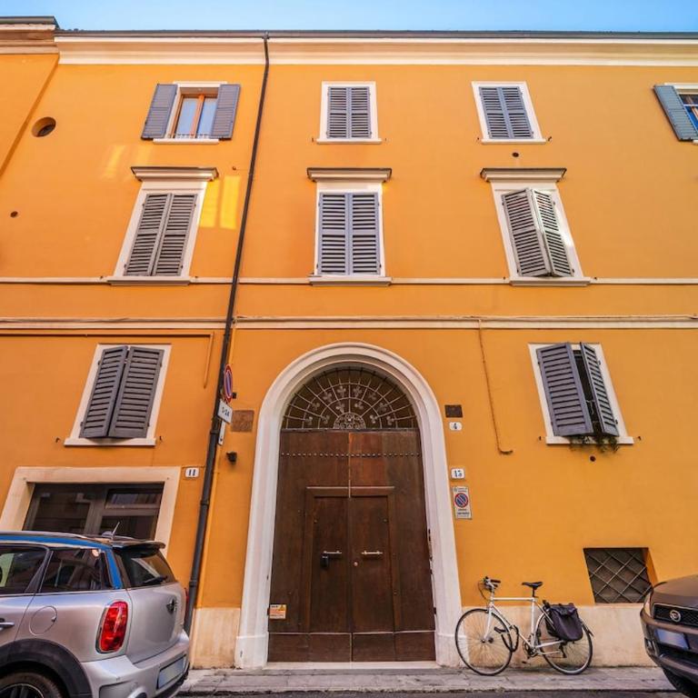 Refined penthouse in front of Osteria Francescana - Two-Bedroom Apartment - 16