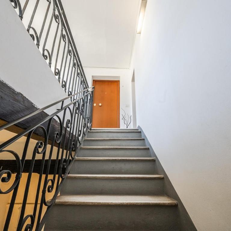 Refined penthouse in front of Osteria Francescana - Two-Bedroom Apartment - 17