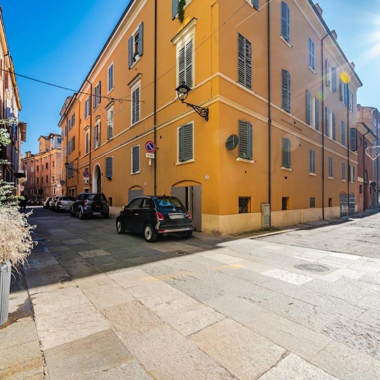 Refined penthouse in front of Osteria Francescana - Two-Bedroom Apartment - 18