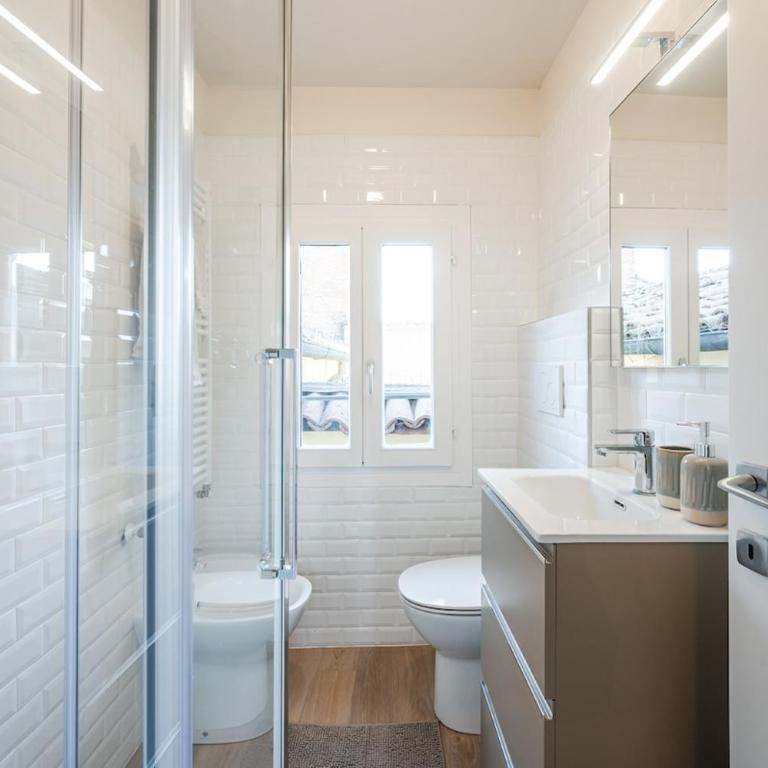 Refined penthouse in front of Osteria Francescana - Two-Bedroom Apartment - 22