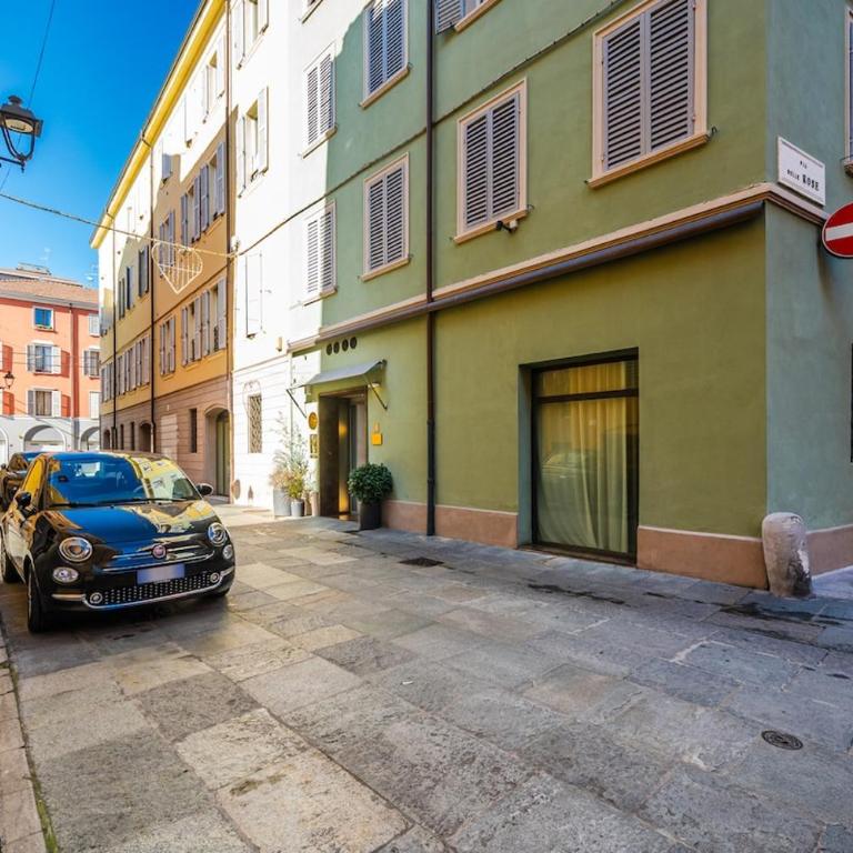 Refined penthouse in front of Osteria Francescana - Two-Bedroom Apartment - 35