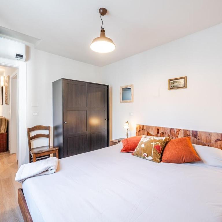 Refined penthouse in front of Osteria Francescana - Two-Bedroom Apartment - 36