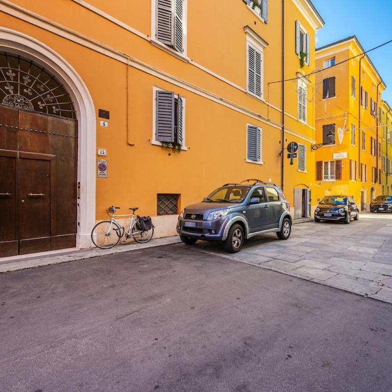 Refined penthouse in front of Osteria Francescana - Two-Bedroom Apartment - 39