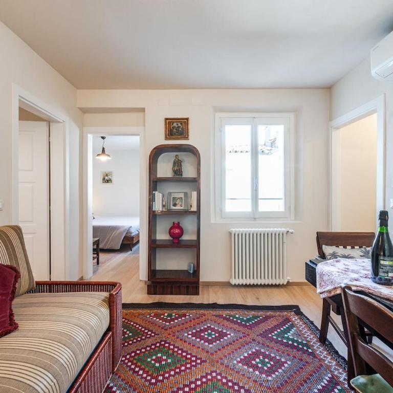 Refined penthouse in front of Osteria Francescana - Two-Bedroom Apartment - 42