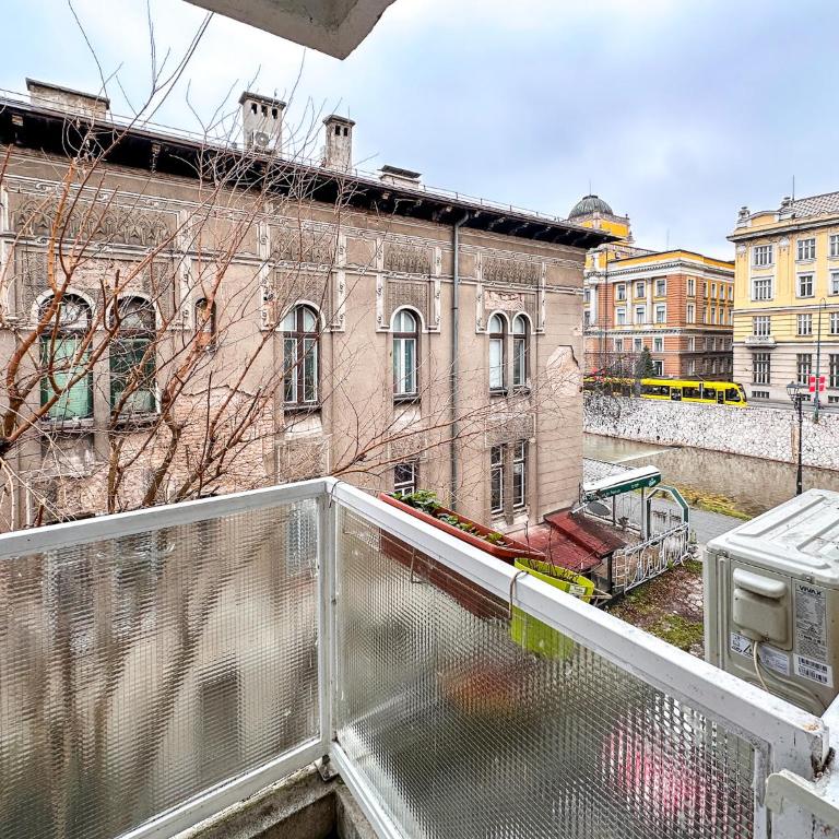Cheyf Riverside Apartment - Two-Bedroom Apartment - 4