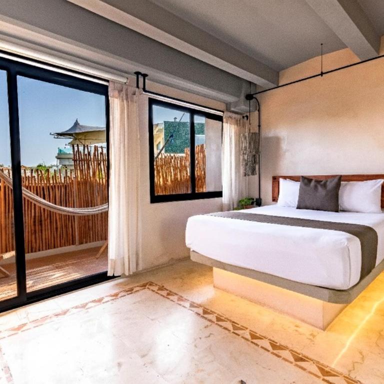 Caribbean Paradise Hotel & Spa - 5th Avenue - Junior Suite with Balcony - 1
