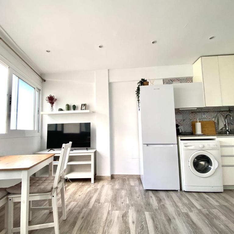 Acogedor Estudio Frente a la Playa de Fuengirola - Apartamento de 1 dormitorio - 4