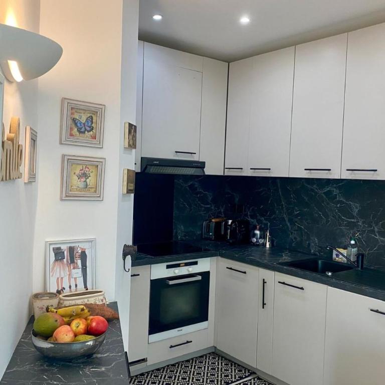 Cozystay 1825 Luxury Duplex on Rue dAntibes - Apartment - 6
