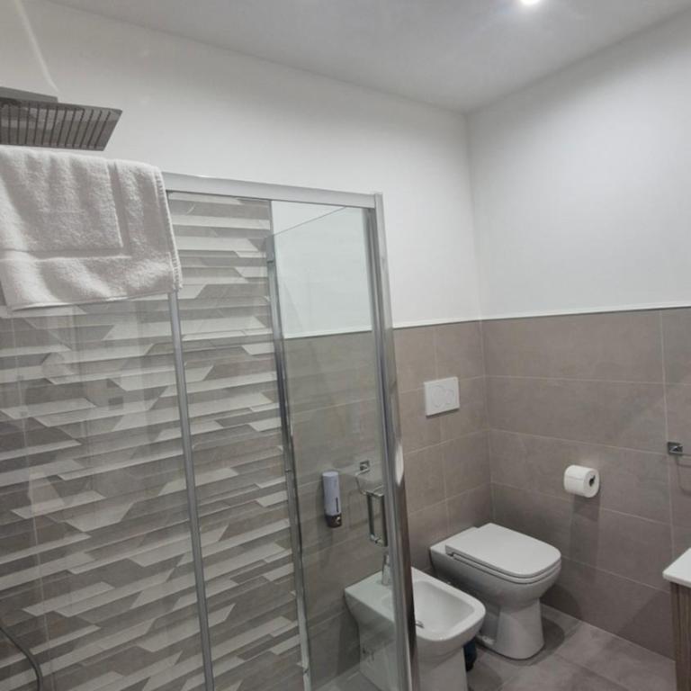 Casa Leo - Double or Twin Room with Private Bathroom - 10