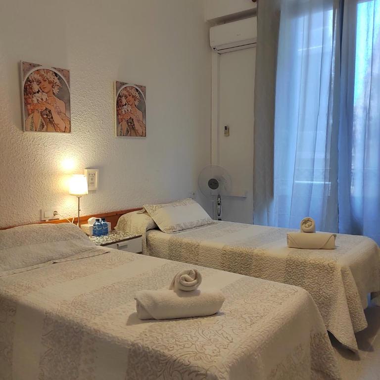 Hostal Dragonflybcn - Twin Room with Shared Toilet - 9