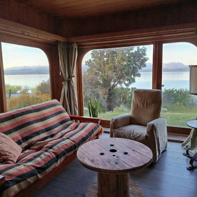 Casa a 10 min de Bariloche y 5 de Dina sobre el lago Nahuel Huapi - solo con seña - Four-Bedroom House - 2