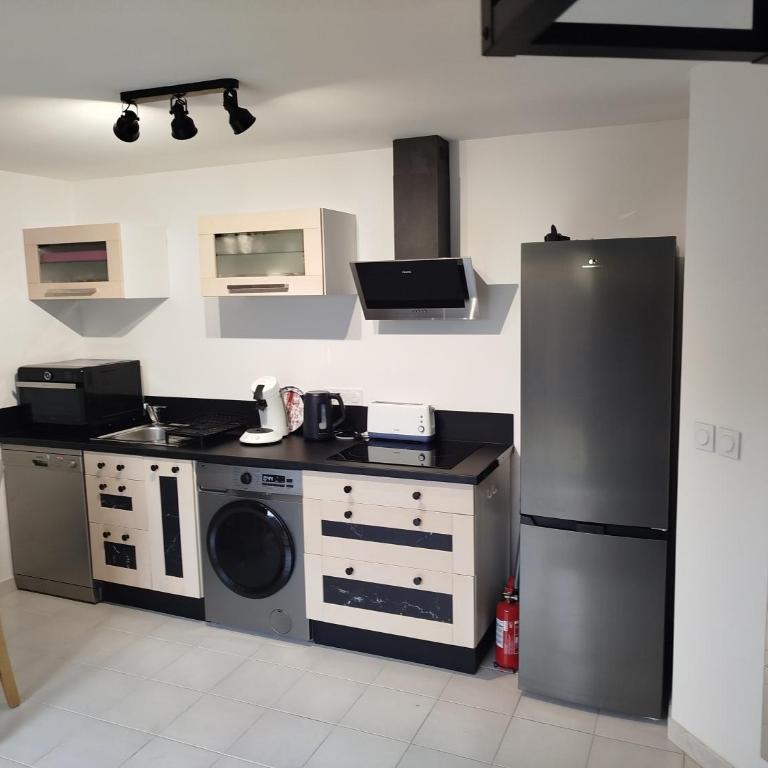 Moon location - One-Bedroom Apartment - 2