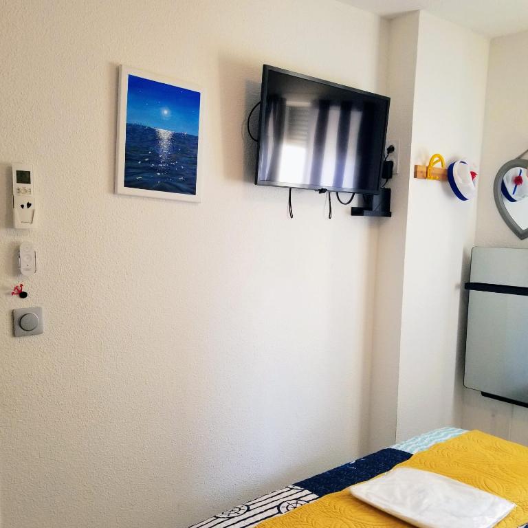 MOM' Blue Paradise Front De Mer 3 étoiles 61 m2 CAP'Diem 3 Clim - Idéal pr un Séjour de 15j ou plus ! Wifi, lit 160 - 4è Ascenseur, Parking, Piscine, Pétanque, Ping-pong - Pistes cyclables - Golf & Tennis à 10 mn - Apartment with Sea View - 39