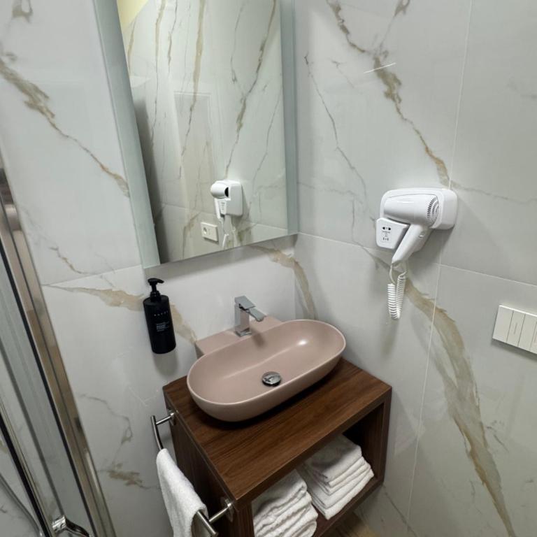 Lepanto Central - Deluxe Triple Room - 11