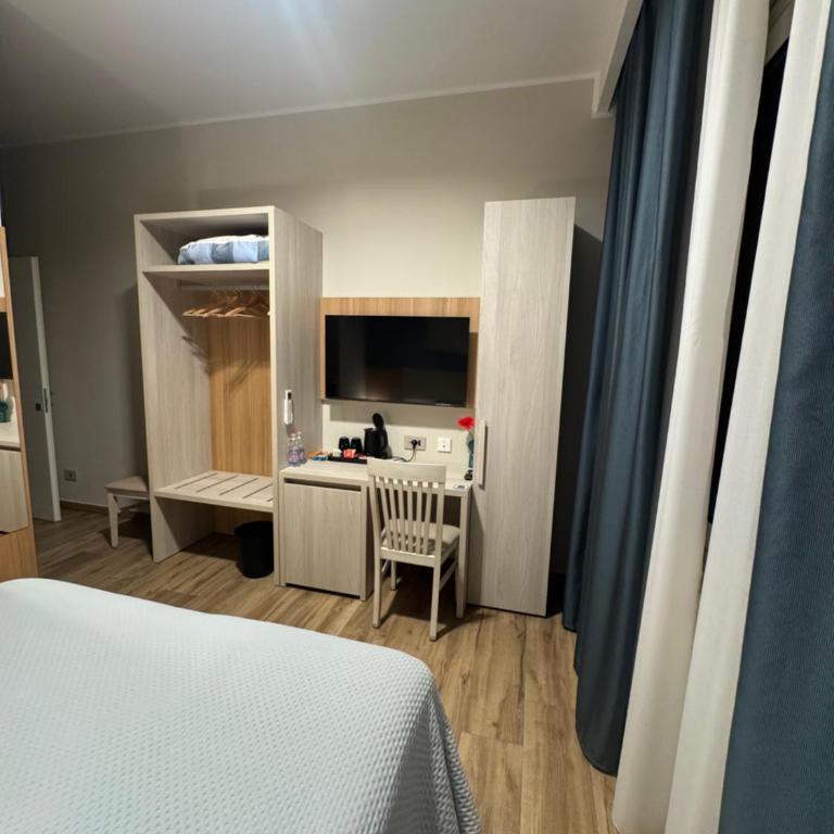 Lepanto Central - Double or Twin Room - 3