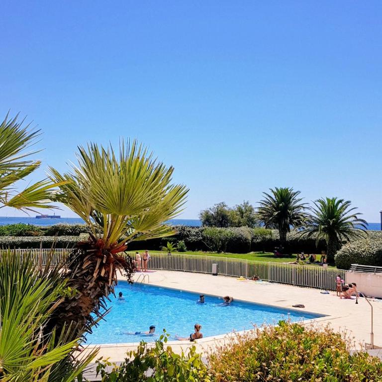 MOM' Blue Paradise Front De Mer 3 étoiles 61 m2 CAP'Diem 3 Clim - Idéal pr un Séjour de 15j ou plus ! Wifi, lit 160 - 4è Ascenseur, Parking, Piscine, Pétanque, Ping-pong - Pistes cyclables - Golf & Tennis à 10 mn - Apartment with Sea View - 31