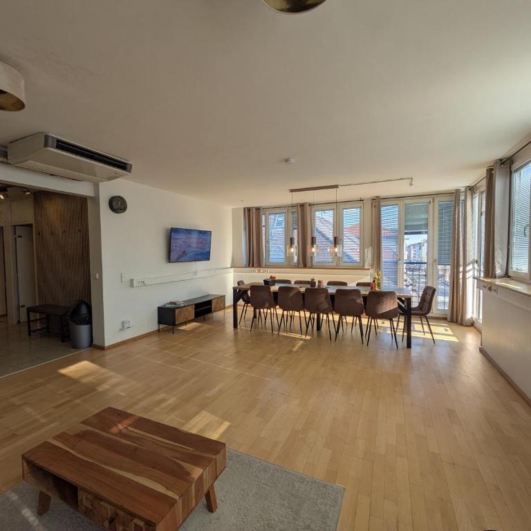 Munich Large Apartment 155 qm with 4 Bedrooms top located 1 to 12 guests - Four-Bedroom Apartment - 38