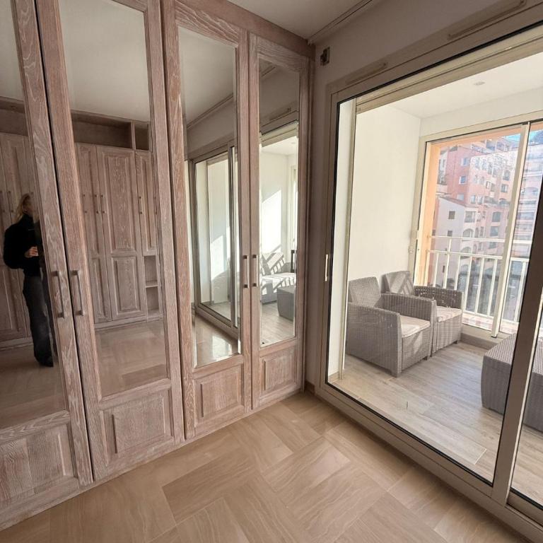 Luxury Retreat in Monaco with Rare Private Parking, Pool, AC and Wifi - Appartement 1 Chambre - 9