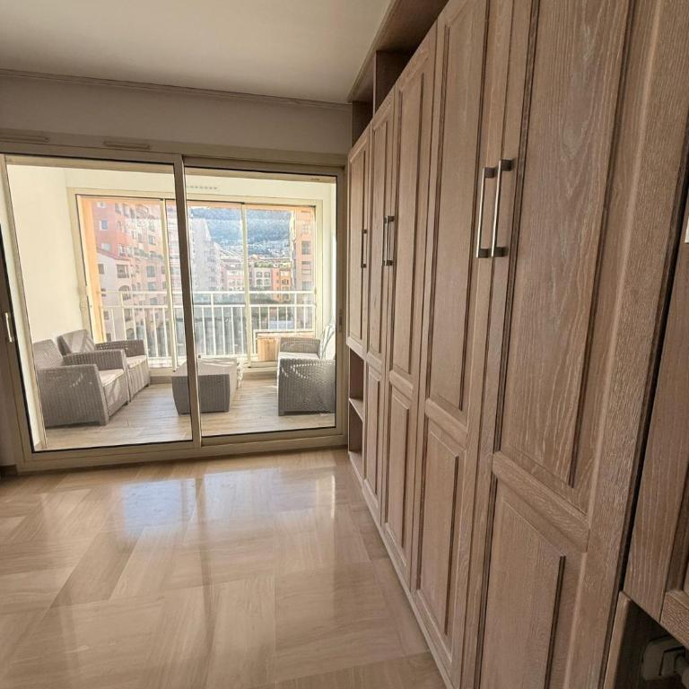 Luxury Retreat in Monaco with Rare Private Parking, Pool, AC and Wifi - Appartement 1 Chambre - 11