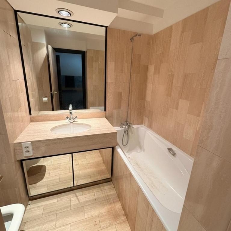 Luxury Retreat in Monaco with Rare Private Parking, Pool, AC and Wifi - Appartement 1 Chambre - 12