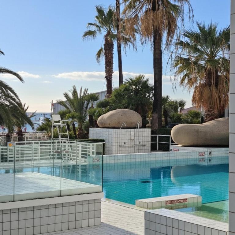 Luxury Retreat in Monaco with Rare Private Parking, Pool, AC and Wifi - Appartement 1 Chambre - 16