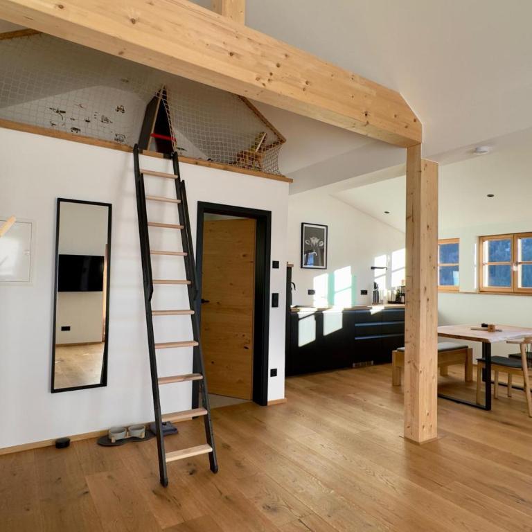 DAS BISCHOF - 5 exklusive Ferienwohnungen und 1 Doppelzimmer - 4x mit privater Zirben Sauna - Semmelservice & Hindelang PLUS - Studio mit Bergblick - 14