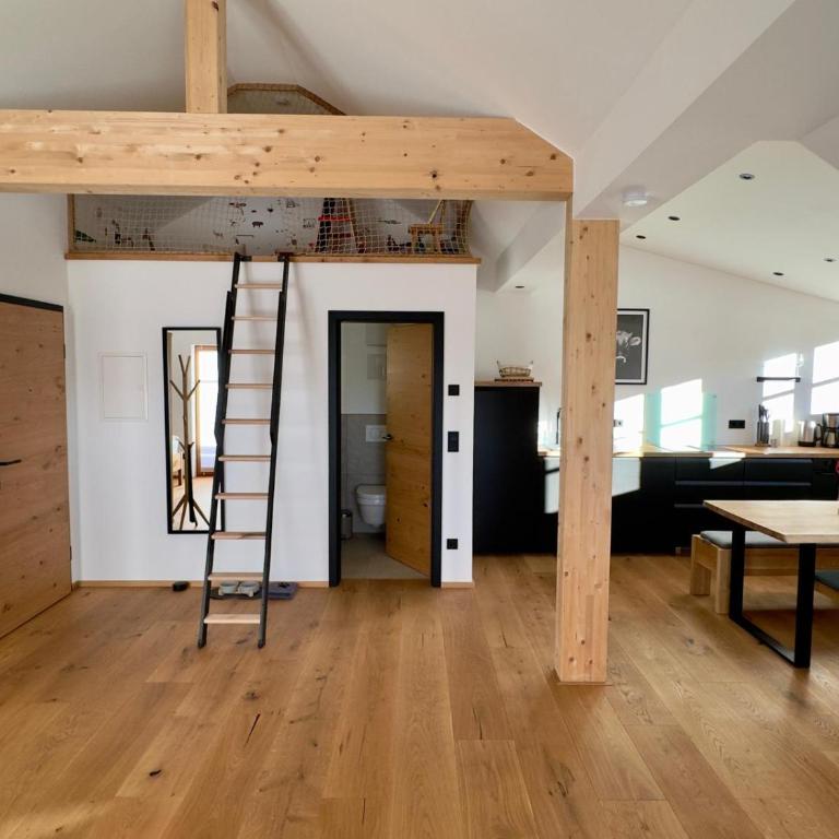 DAS BISCHOF - 5 exklusive Ferienwohnungen und 1 Doppelzimmer - 4x mit privater Zirben Sauna - Semmelservice & Hindelang PLUS - Studio mit Bergblick - 11