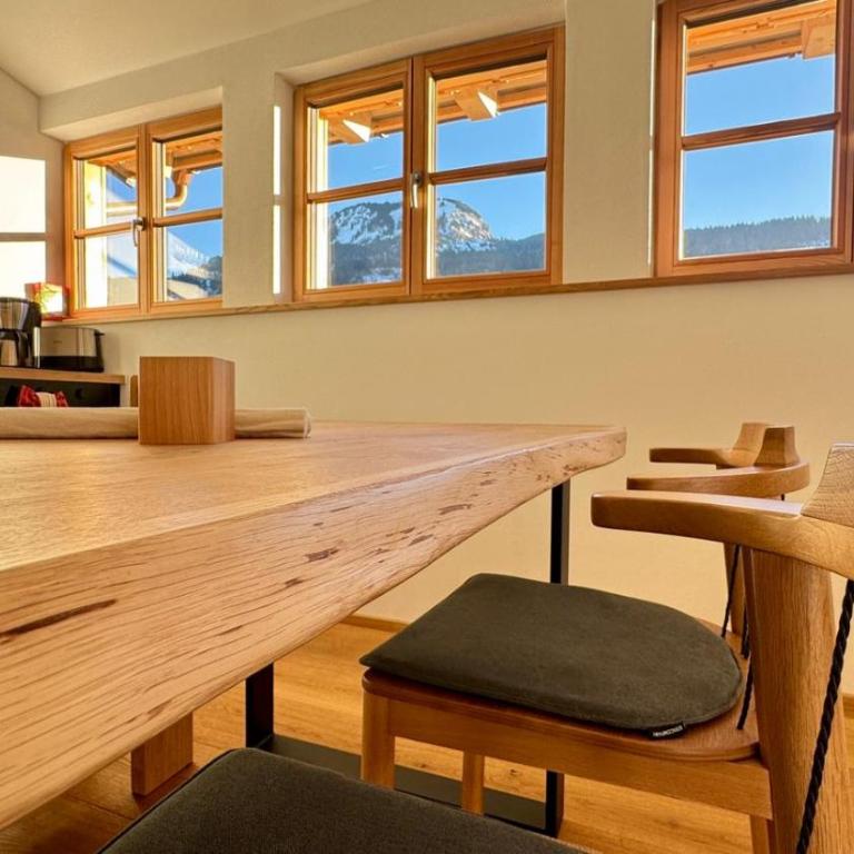 DAS BISCHOF - 5 exklusive Ferienwohnungen und 1 Doppelzimmer - 4x mit privater Zirben Sauna - Semmelservice & Hindelang PLUS - Studio mit Bergblick - 12
