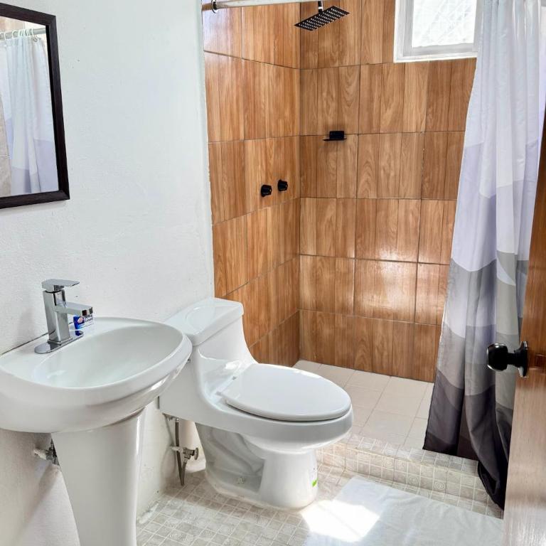 Hotel Farallon Inn Cancún - Standard Quadruple Room - 8