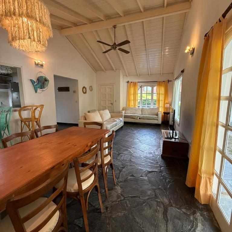 ODISEO - Casa en Pinamar a tres cuadras de la playa - Casa de 4 dormitorios - 1