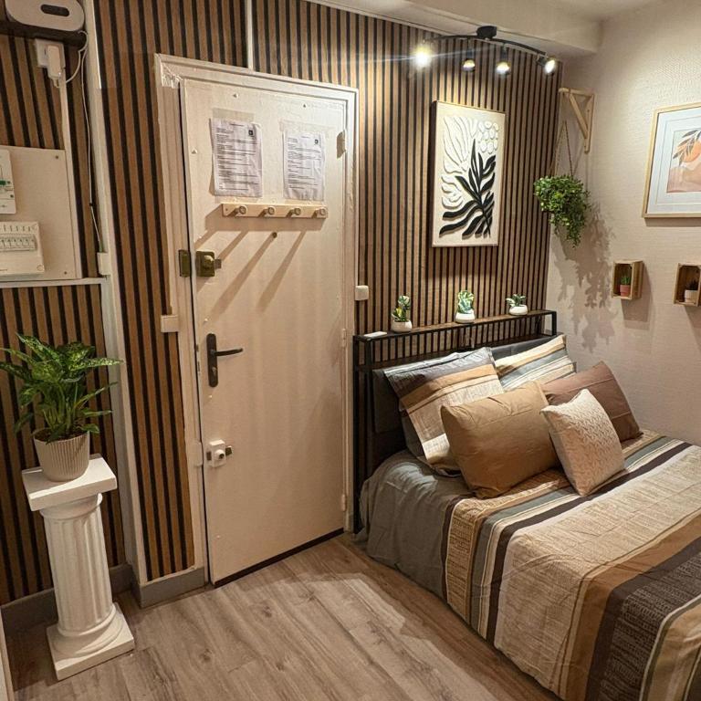 Studio charmant à 3 min du métro Place de Clichy - Appartement 1 Chambre - 12