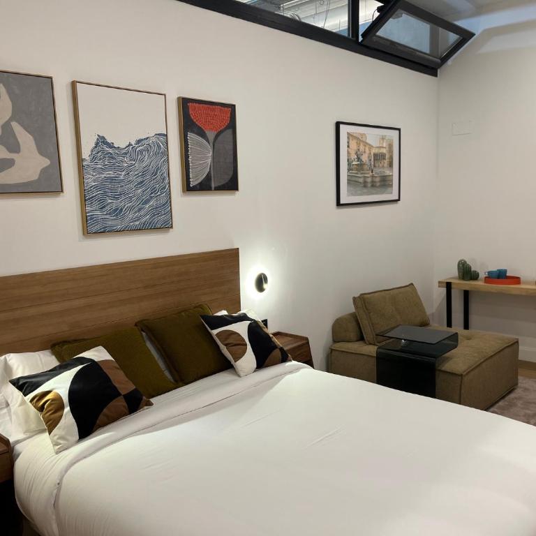 The 153 Hotel - Deluxe Double Room - 2