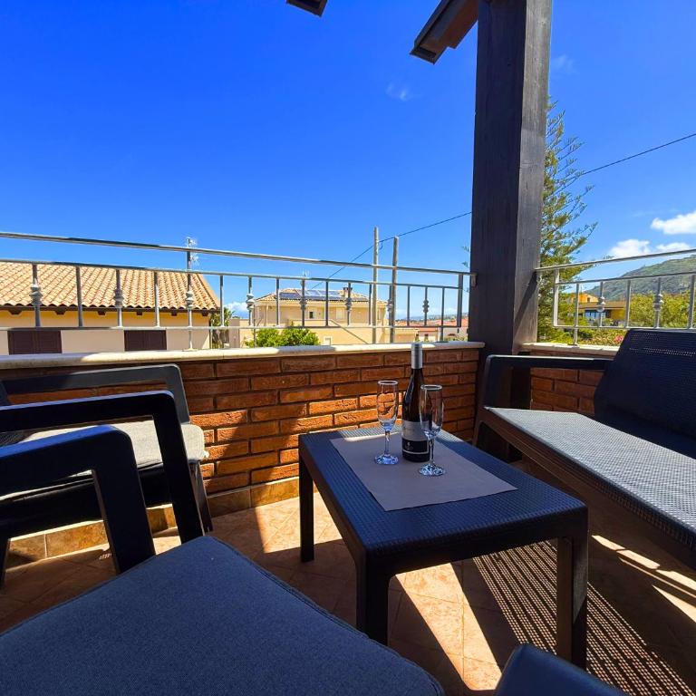 MOLO 24 LUXURY APARTMENT - with FREE Parking just 5 minutes walk from historic center - Three-Bedroom Apartment - 9