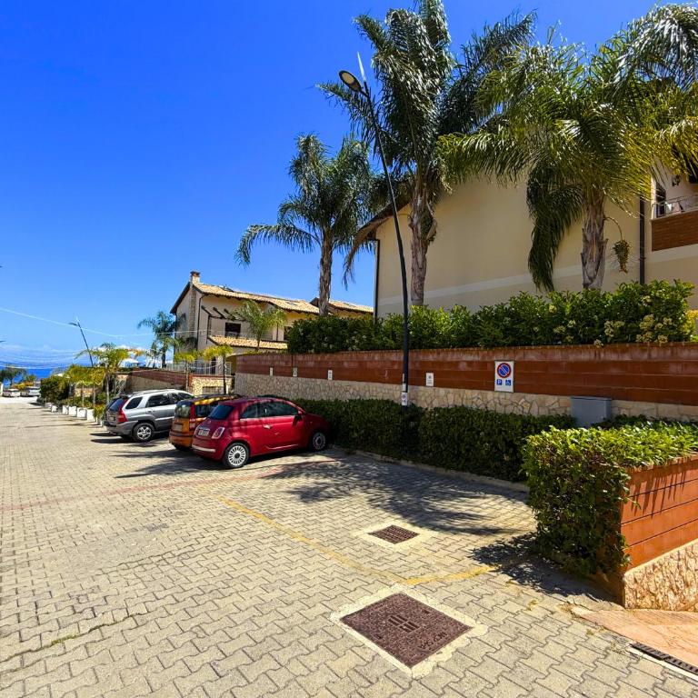 MOLO 24 LUXURY APARTMENT - with FREE Parking just 5 minutes walk from historic center - Three-Bedroom Apartment - 28