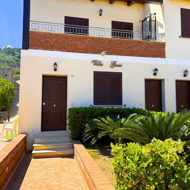 MOLO 24 LUXURY APARTMENT - with FREE Parking just 5 minutes walk from historic center - Three-Bedroom Apartment - 27