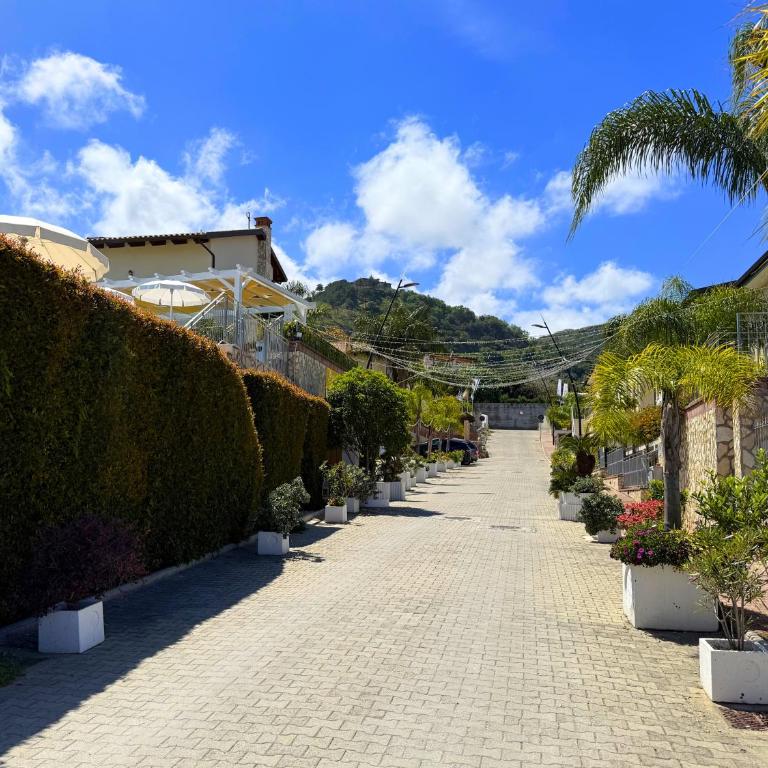 MOLO 24 LUXURY APARTMENT - with FREE Parking just 5 minutes walk from historic center - Three-Bedroom Apartment - 29