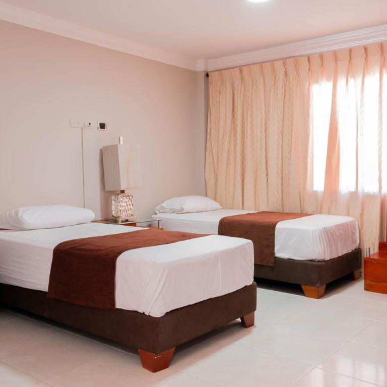 Hotel Paseo Colon - Habitación Familiar Estándar - 4