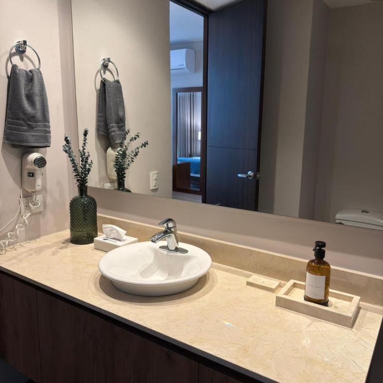 Apartamento en el Hotel Estelar - Deluxe One-Bedroom Apartment with City View - 4