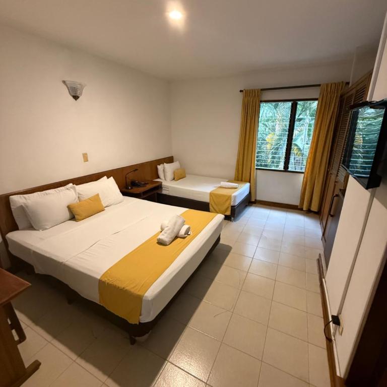 Hotel Balcones De Malibu - Twin Room - 4