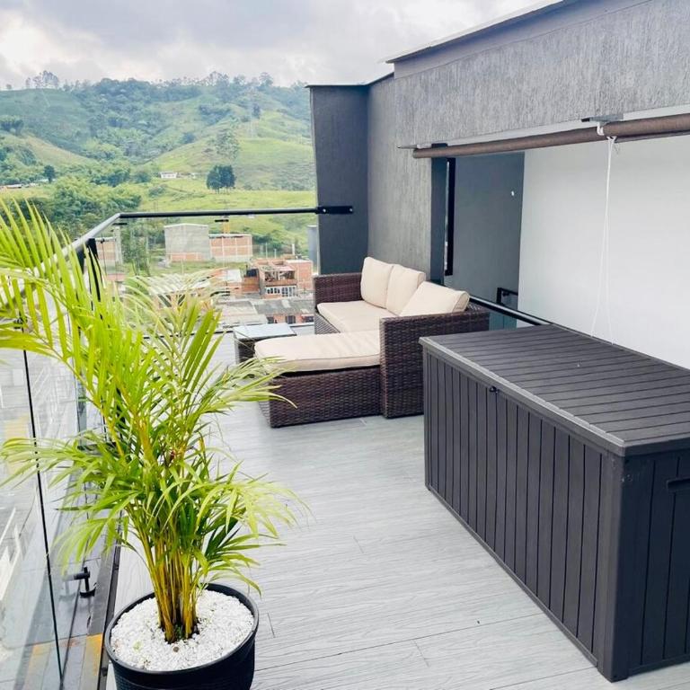 Penthouse con jacuzzi y vistas en Santa Rosa - Three-Bedroom Apartment - 18