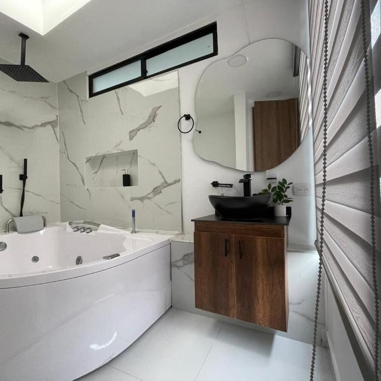 Penthouse con jacuzzi y vistas en Santa Rosa - Three-Bedroom Apartment - 28