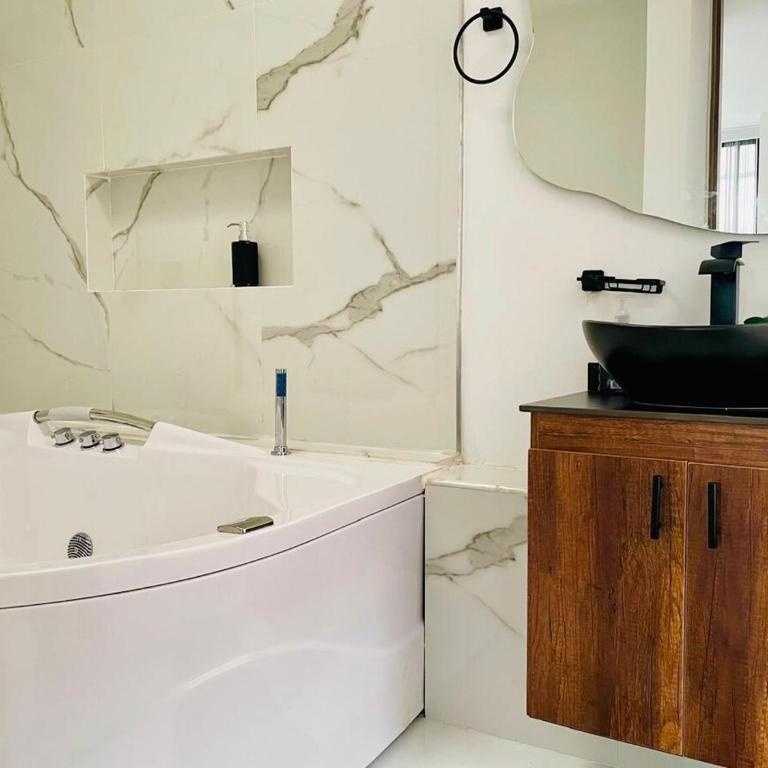 Penthouse con jacuzzi y vistas en Santa Rosa - Three-Bedroom Apartment - 30