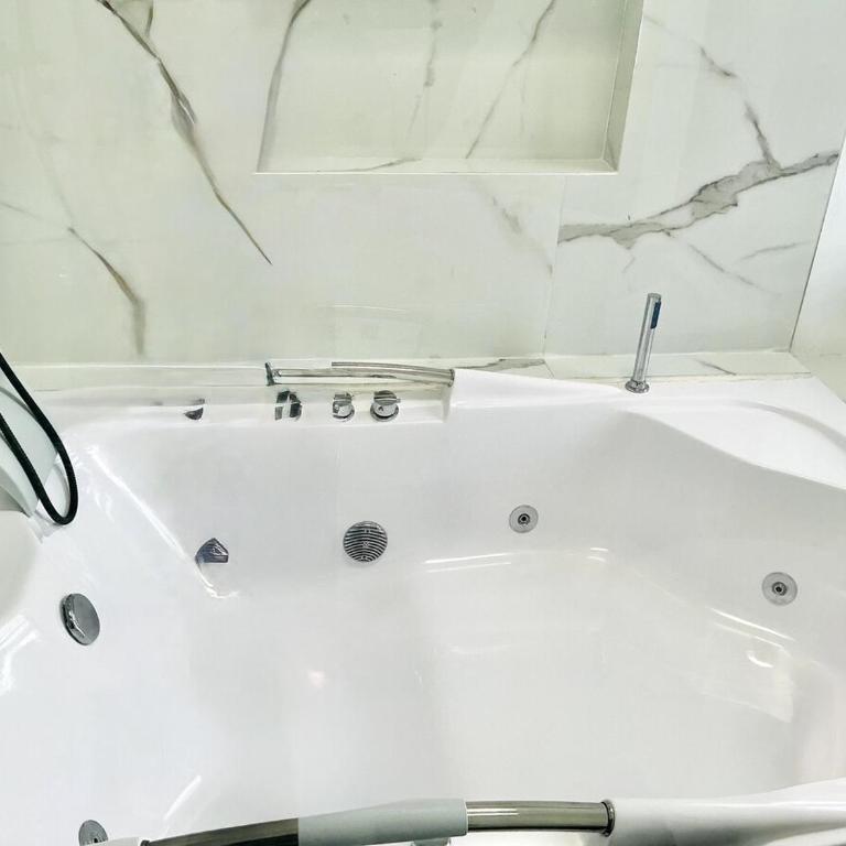 Penthouse con jacuzzi y vistas en Santa Rosa - Three-Bedroom Apartment - 57