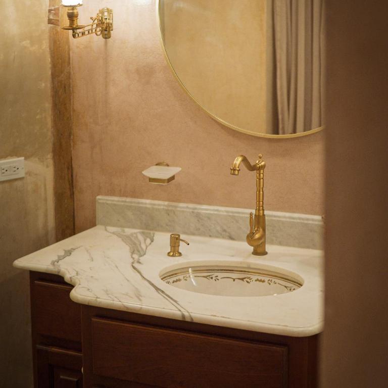 Cien Sueños Hotel Boutique - Deluxe Queen Room with Two Queen Beds - 3