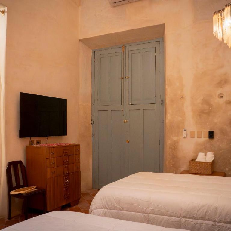Cien Sueños Hotel Boutique - Deluxe Queen Room with Two Queen Beds - 11