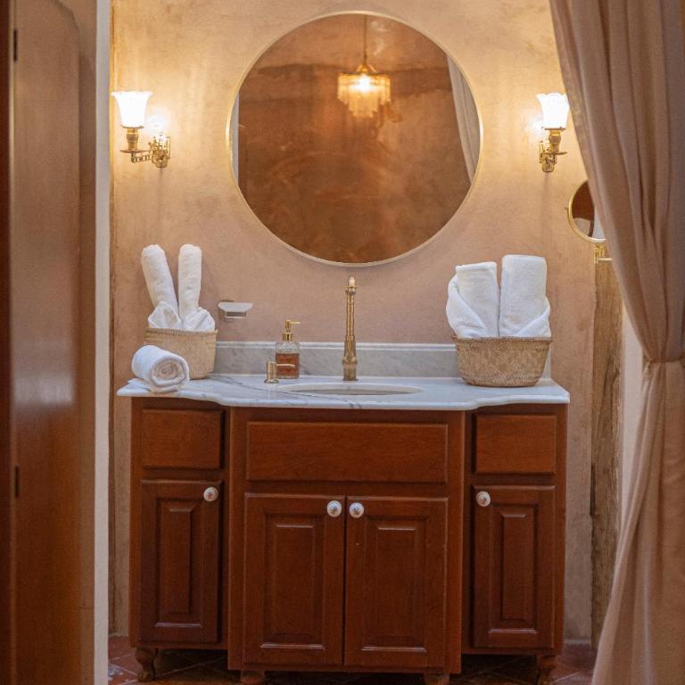 Cien Sueños Hotel Boutique - Deluxe Queen Room with Two Queen Beds - 17