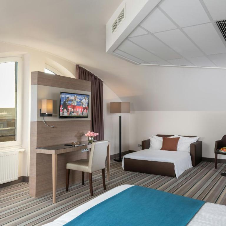 Leonardo Hotel Munich City Olympiapark - Junior Suite für 4 Personen - 2